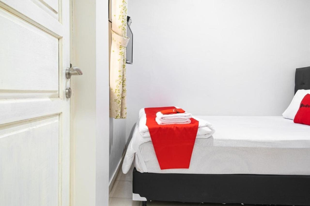 Reddoorz Syariah Near Grand Kota Bintang Hotel Bekasi Ngoại thất bức ảnh